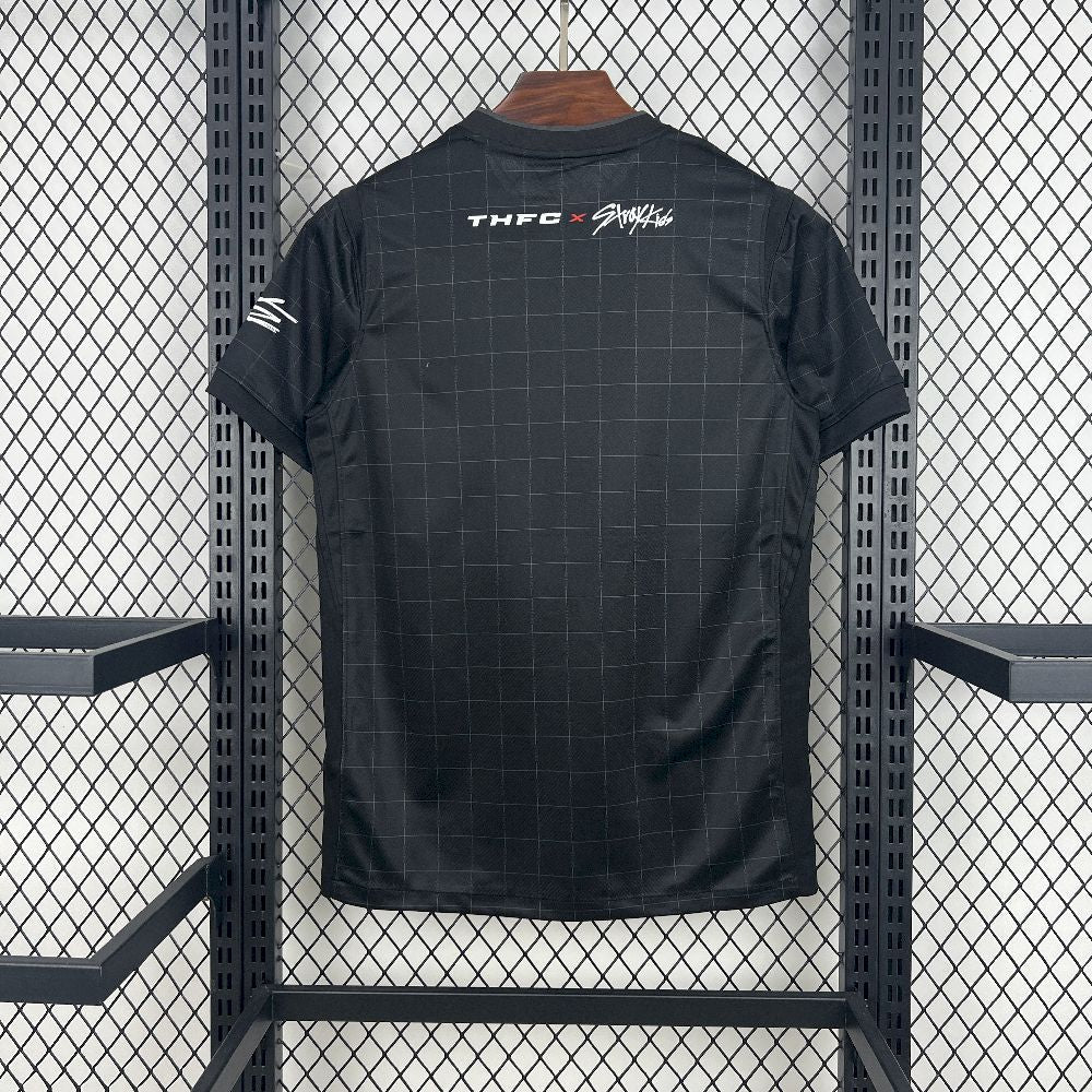 Tottenham X Stray Kids - Edição Especial 25-26